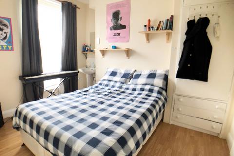 6 bedroom terraced house to rent, New Cross Road,  New Cross, SE14
