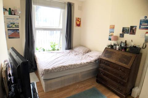 6 bedroom terraced house to rent, New Cross Road,  New Cross, SE14