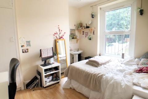 6 bedroom terraced house to rent, New Cross Road,  New Cross, SE14