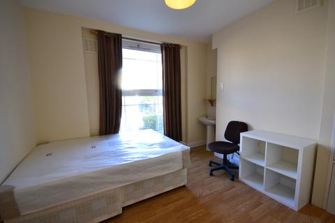 6 bedroom terraced house to rent, New Cross Road,  New Cross, SE14