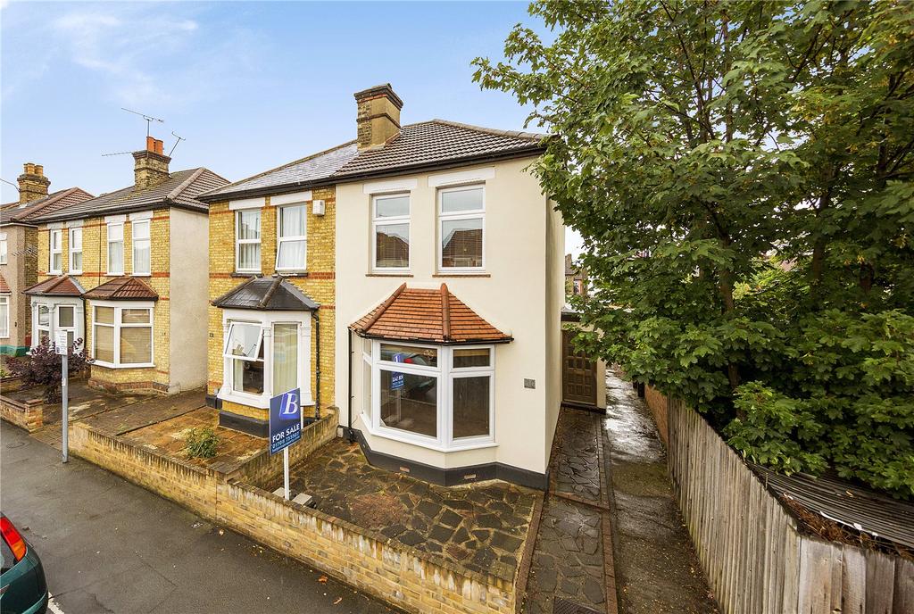 Drummond Road, Romford, RM7 3 bed semidetached house £325,000