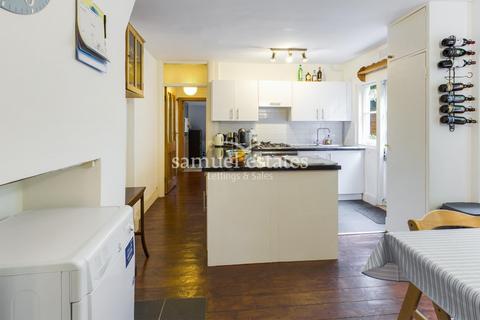 3 bedroom flat to rent, Weir Road, Balham, SW12