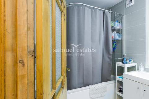 3 bedroom flat to rent, Weir Road, Balham, SW12