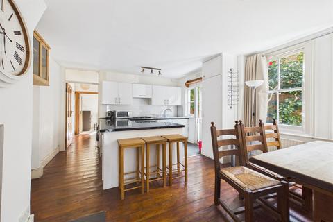 3 bedroom flat to rent, Weir Road, Balham, SW12