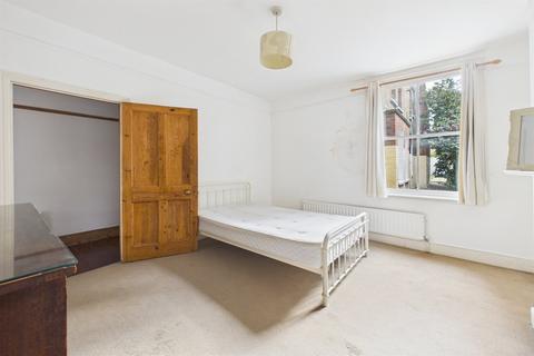 3 bedroom flat to rent, Weir Road, Balham, SW12