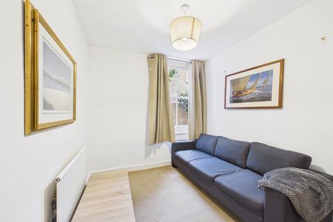 3 bedroom flat to rent, Weir Road, Balham, SW12