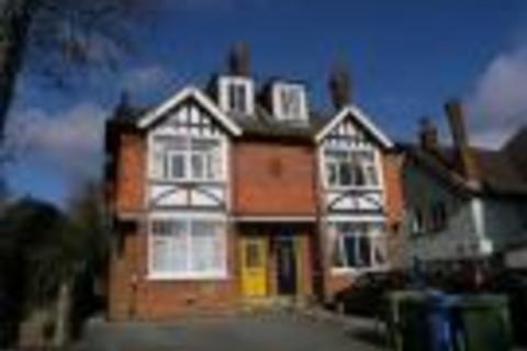 1 bedroom in a house share to rent, Clockhouse Road, Farnborough, GU14 7QY