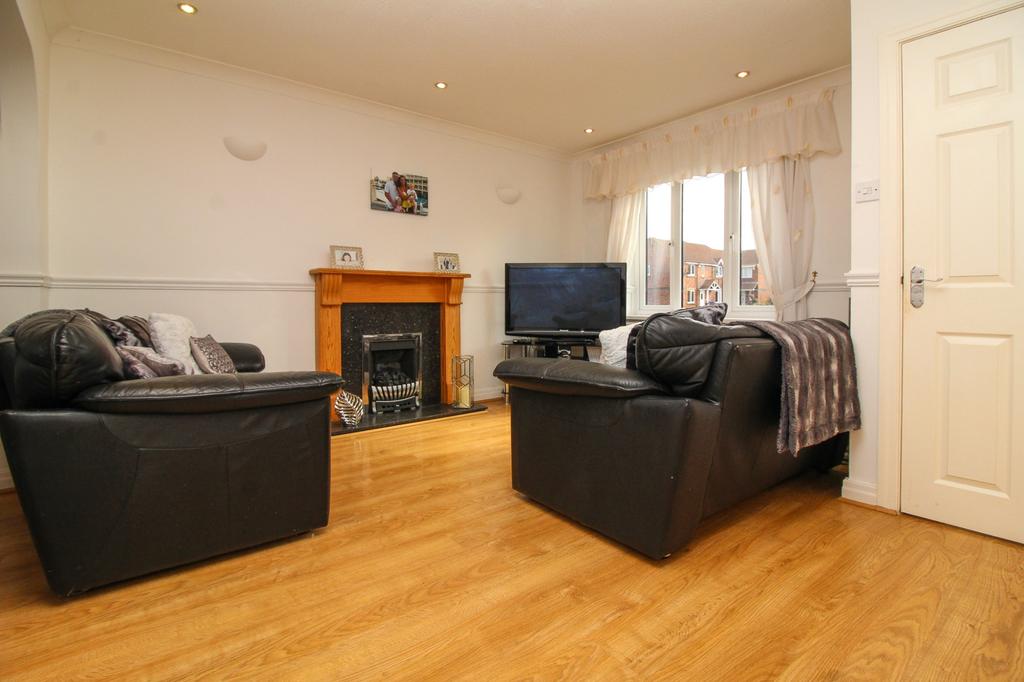 Gladstone Way, ThorntonCleveleys, FY5 3 bed end of terrace house £