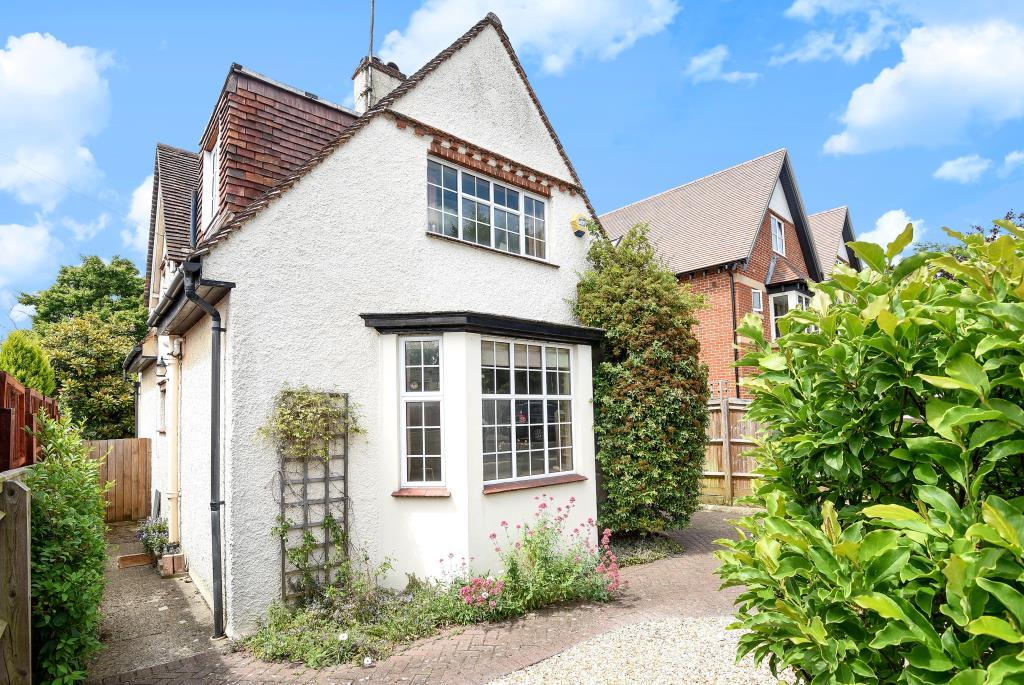 Sandfield Road, Headington, OX3 3 bed detached house £2,150 pcm (£496 pw)