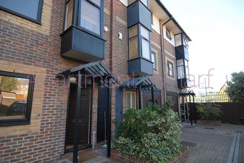 undefined, Ironmongers Place    (Canary Wharf), London, E14
