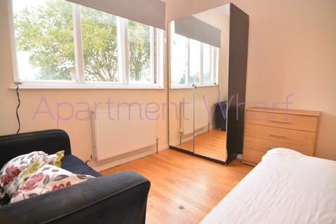 1 bedroom in a flat share to rent - Edwin Street    (Canning town), London, E16