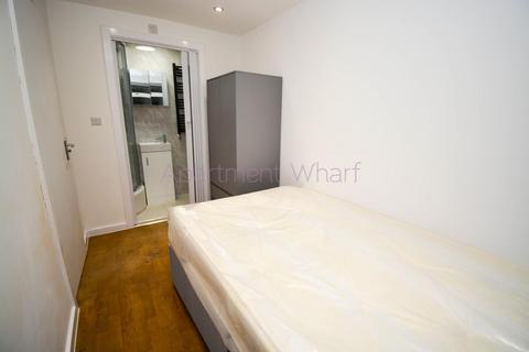 1 bedroom in a flat share to rent - Room F Edwin Street (Canning town), London, E16