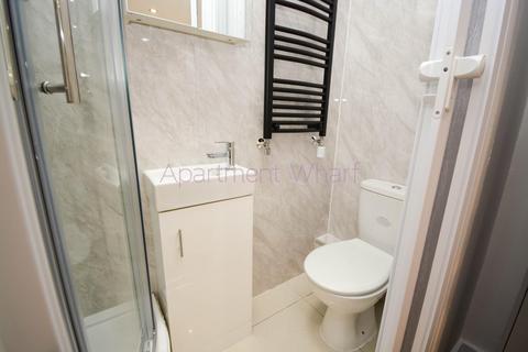 1 bedroom in a flat share to rent, Room F  Edwin Street    (Canning town), London, E16
