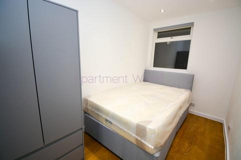 1 bedroom in a flat share to rent, Room F  Edwin Street    (Canning town), London, E16