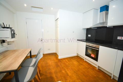 1 bedroom in a flat share to rent, Room F  Edwin Street    (Canning town), London, E16