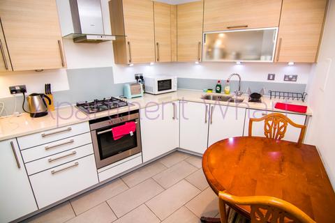 1 bedroom in a flat share to rent, Tequila Wharf  Commercial Road    (Limehouse), London, E14