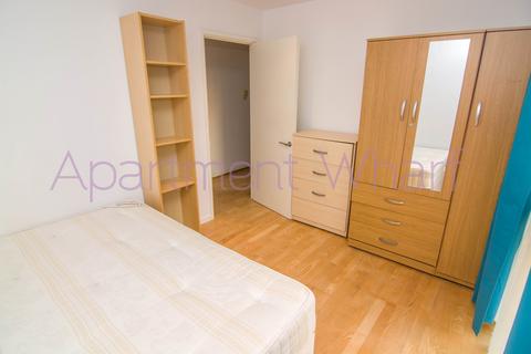 1 bedroom in a flat share to rent, Tequila Wharf  Commercial Road    (Limehouse), London, E14