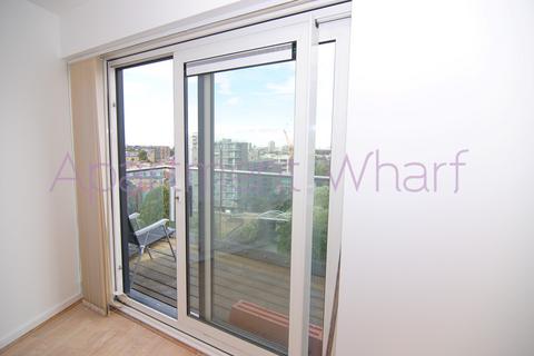 1 bedroom in a flat share to rent, Tequila Wharf  Commercial Road    (Limehouse), London, E14