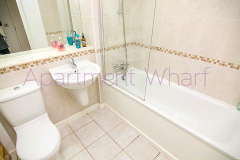 1 bedroom in a flat share to rent, Tequila Wharf  Commercial Road    (Limehouse), London, E14