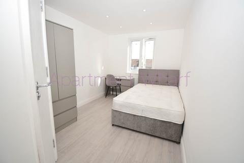 1 bedroom in a flat share to rent, Studio   Crownfield Road    (Stratford), London, E15