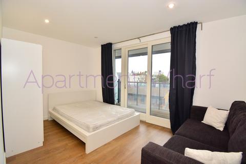 1 bedroom in a flat share to rent, Celestial House, London, E14
