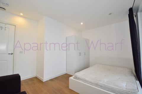 1 bedroom in a flat share to rent, Celestial House, London, E14