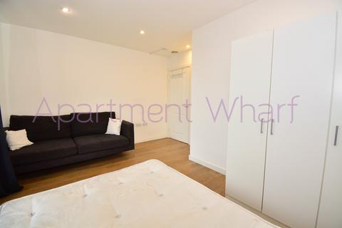 1 bedroom in a flat share to rent, Celestial House, London, E14