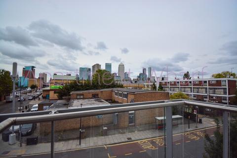1 bedroom in a flat share to rent, Celestial House, London, E14