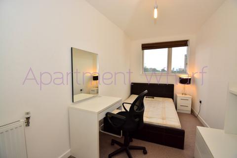 1 bedroom in a flat share to rent, Celestial House, London, E14