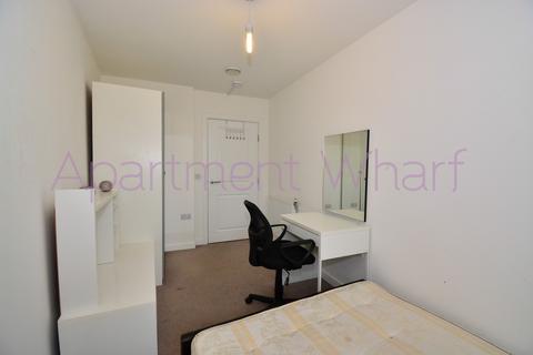 1 bedroom in a flat share to rent, Celestial House, London, E14