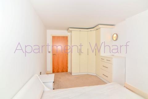 2 bedroom flat to rent, bedroom    Gainsborough House Cassilis Road    (Canary Wharf), London, E14