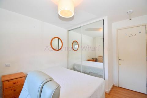 1 bedroom in a flat share to rent, Harbinger Road, London, E14