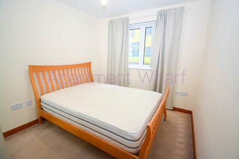 1 bedroom in a flat share to rent - Block Wharf  Cuba street     (Canary Wharf), London, E14