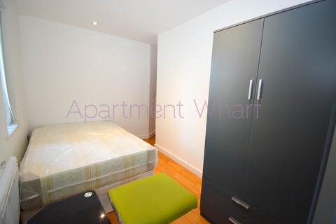 1 bedroom in a flat share to rent, Block Wharf  Cuba street     (Canary Wharf), London, E14