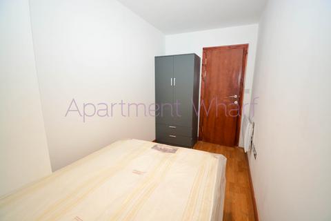1 bedroom in a flat share to rent, Block Wharf  Cuba street     (Canary Wharf), London, E14