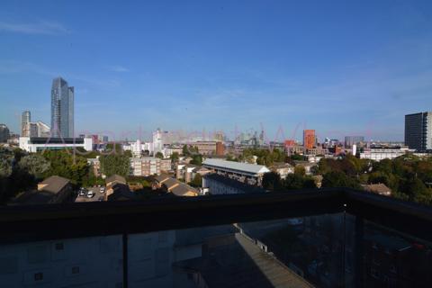 1 bedroom in a flat share to rent, City tower, London, E14