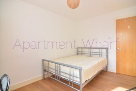 1 bedroom in a flat share to rent, Room- B   St Davids Square    (Canary Wharf), London, E14