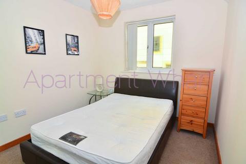 1 bedroom in a flat share to rent, Block Wharf  Cuba street    (Canary Wharf), London, E14