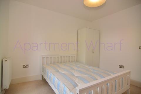 1 bedroom in a flat share to rent, Newton Court  Axio Way    (Bow road), London, E3