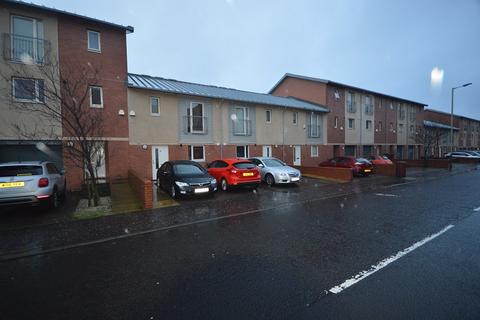 3 bedroom townhouse to rent, Craigie Street, Stobswell, Dundee, DD4