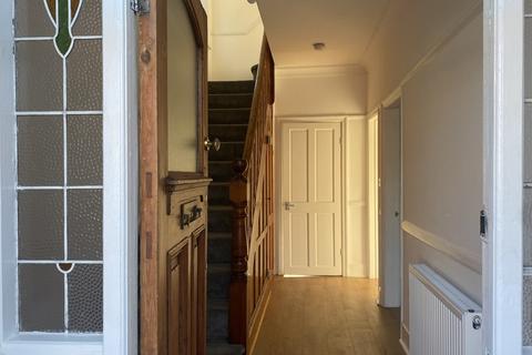 3 bedroom semi-detached house to rent, College Drive, Whalley Range