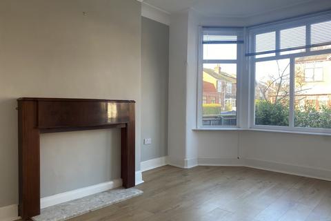 3 bedroom semi-detached house to rent, College Drive, Whalley Range
