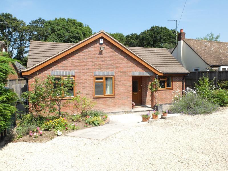 Oak Hollow, Bromsberrow Heath, Ledbury, Gloucestershire, HR8 1NX 3 bed