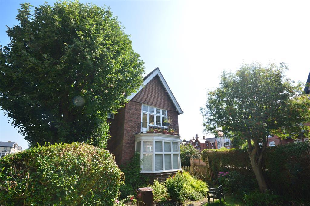 Granville Road, Scarborough, YO11 2RA 1 bed flat £80,000