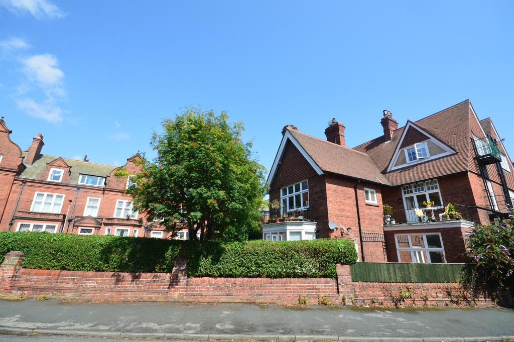 Granville Road, Scarborough, YO11 2RA 1 bed flat £80,000