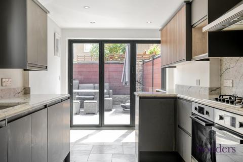 2 bedroom semi-detached house for sale, Albert Road, Addlestone, Surrey, KT15