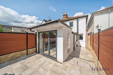 16 Albert Road, Addlestone, KT15 2PX