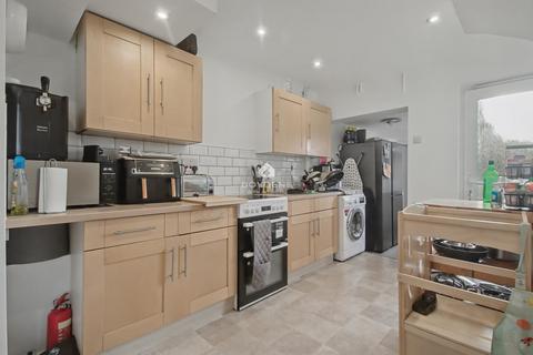 3 bedroom terraced house to rent, Trinity Road, Chelmsford CM2