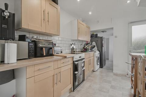 3 bedroom terraced house to rent, Trinity Road, Chelmsford CM2