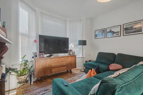 3 bedroom terraced house to rent, Trinity Road, Chelmsford CM2
